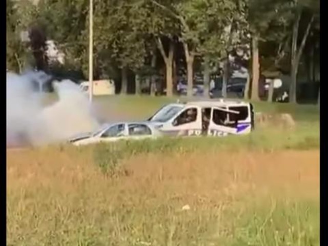Corbeil-Essonnes : un fourgon de police attaqué dans la cité des...